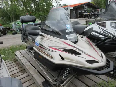 Clean sled, runs great, 600 triple, 4056km. reverse, electric start, studded track with some pull th...