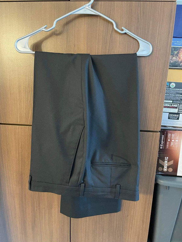 Habit noir pour homme pantalon 38 et veston Large dans Hommes  à Saguenay - Image 4