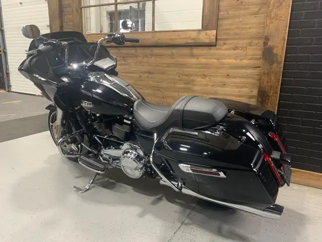 2025 Harley-Davidson Road Glide in Street, Cruisers & Choppers in Oshawa / Durham Region - Image 16