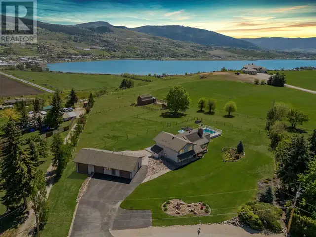 186 Stepping Stones Crescent Spallumcheen, British Columbia in Houses for Sale in Vernon - Image 2