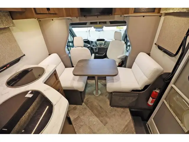 2021 Forest River Sunseeker Forester 2380 B+ DIESEL Full paint in RVs & Motorhomes in Laval / North Shore - Image 16