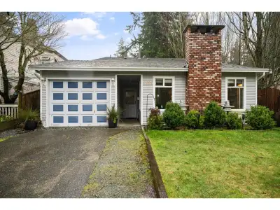 3 bedroom and 3 bathroom home in Sunshine Hills. Open layout on the main level with spacious kitchen...
