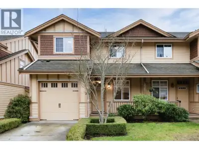 Bright and spacious 3 bed, 3 bath, 1,521 square ft townhome in a well run, beautifully built Upper G...