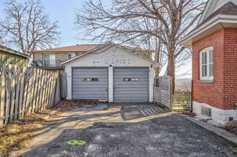 31 Simcoe Rd in Houses for Sale in Markham / York Region - Image 3