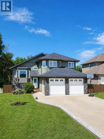 Welcome to the kind of home you never want to leave! Perfectly positioned on a family oriented stree...