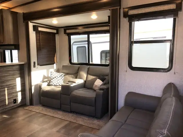 2020 Crossroads Cameo CE3801RK in Travel Trailers & Campers in St. Albert - Image 10