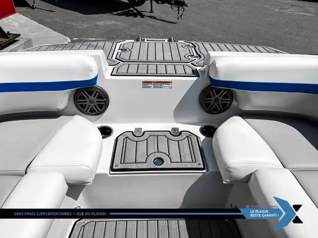 2023 STARCRAFT SVX 211 OB 140hp deck boat bateau Ponte in Powerboats & Motorboats in Laval / North Shore - Image 24