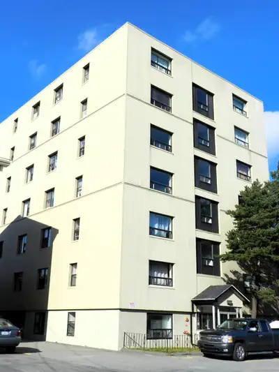 ONE BEDROOM APARTMENT AVAILABLE AT 49 MELROSE AVENUE