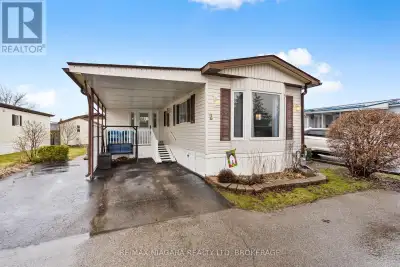 WELCOME TO BLACK CREEK LIVING ... Nestled in the heart of Stevensville's sought-after Parkbridge Bla...