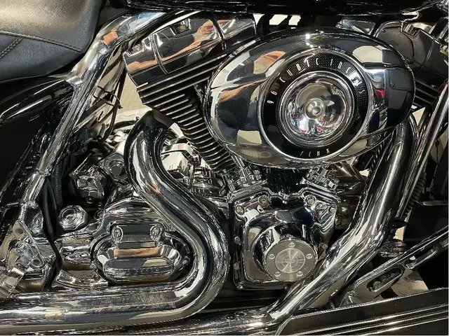 2009 Harley-Davidson Street Glide CANADIAN HARLEY/STAGE 1/RINEHA in Sport Touring in North Bay - Image 17