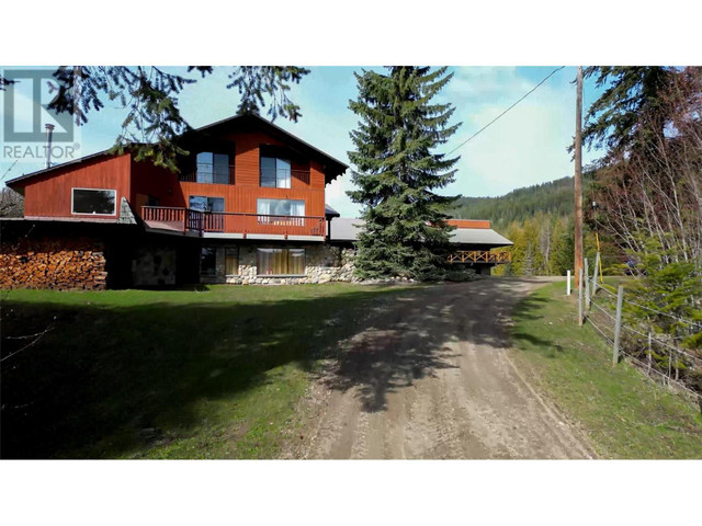 198 Edgar Road Salmon Arm, British Columbia in Houses for Sale in Kamloops