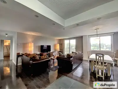 Condo rénové, REM, métro, centre d'achat, écoles, centre sportif, autoroute. Style aire ouverte avec...