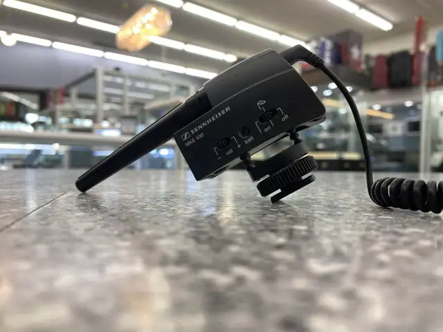 Sennheiser MKE 400 Shotgun Microphone in Performance & DJ Equipment in City of Toronto - Image 4