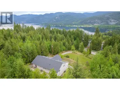 Discover the ease of single-storey living in this spacious 4-bedroom, 3-bathroom rancher nestled on...