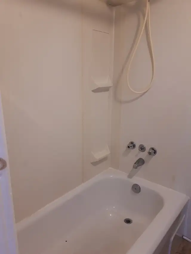 2-184 Christina St S – 1-Bedroom Apt (Near Riverfront) in Long Term Rentals in Sarnia - Image 9