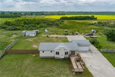 Spacious 4-Bedroom Home for Rent in Winnipeg – Country Living Cl