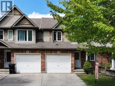Welcome to 974 Creekside Drive,a freehold townhouse in desirable Laurelwood! Here are 5 reasons you’...