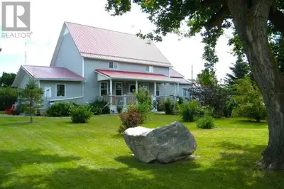 Take a look at this beautiful two-story home in the vibrant community of Forestburg. K-12 school, me...
