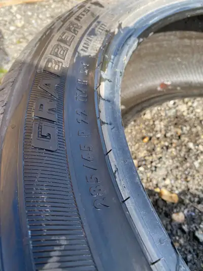 285/45R22 General Grabber Winter Tires Great for SUVs & Trucks Set of General Grabber winter tires i...