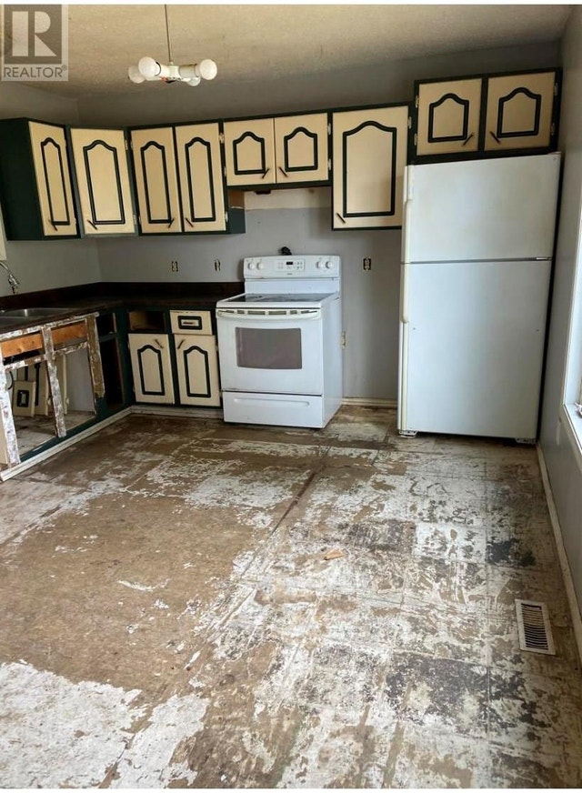 9103 106 AVENUE Fort St. John, British Columbia Houses for Sale