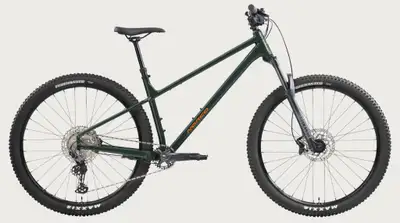 Concessionnaire des véhicules neufs et d'occasion. MONTAGNE VÉLO NORCO CHARGER 1 2025 Durable et mod...