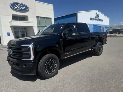 This Ford Super Duty F-350 SRW delivers a Intercooled Turbo Diesel V-8 6.7 L/406 engine powering thi...