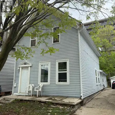 Fantastic Investment Opportunity in London's Vibrant SOHO Neighbourhood! This well-maintained triple...