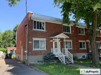 ***DISPONIBLE POUR PROPRIÉTAIRE OCCUPANT LE 1ER JUIN*** Découvrez ce quadruplex situé dans un quarti...