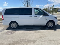 Welcome to Country Hills Volkswagen 2019 Mercedes-Benz Metris Passenger 4MATIC® Our team of knowledg... (image 5)