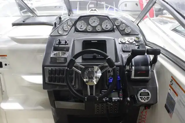 2012 LARSON 857 cabrio in Powerboats & Motorboats in Longueuil / South Shore - Image 8