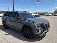One Owner, Awd, Peak Edition, Serviced Regularly, Leather Heated & Cooled Seats, 3rd Row Seating, Co... (image 3)