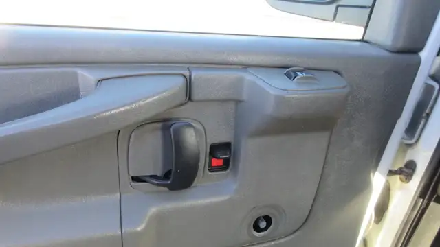 2008 GMC Savana CARGO VAN in Heavy Trucks in Vancouver - Image 8
