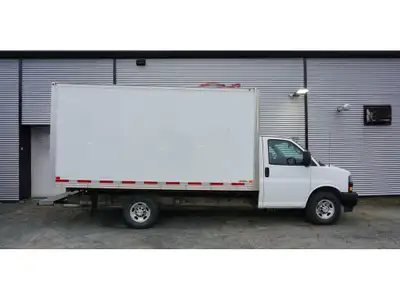 ** VÉHICULE EN PRÉPARATION ** CHEVROLET EXPRESS 3500 COMMERCIAL CUTAWAY 159 POUCES = 14 PIEDS 2022 M...