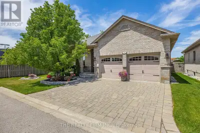 Experience sophisticated bungalow living in this beautifully updated 2+2 bedroom end-unit vacant lan...