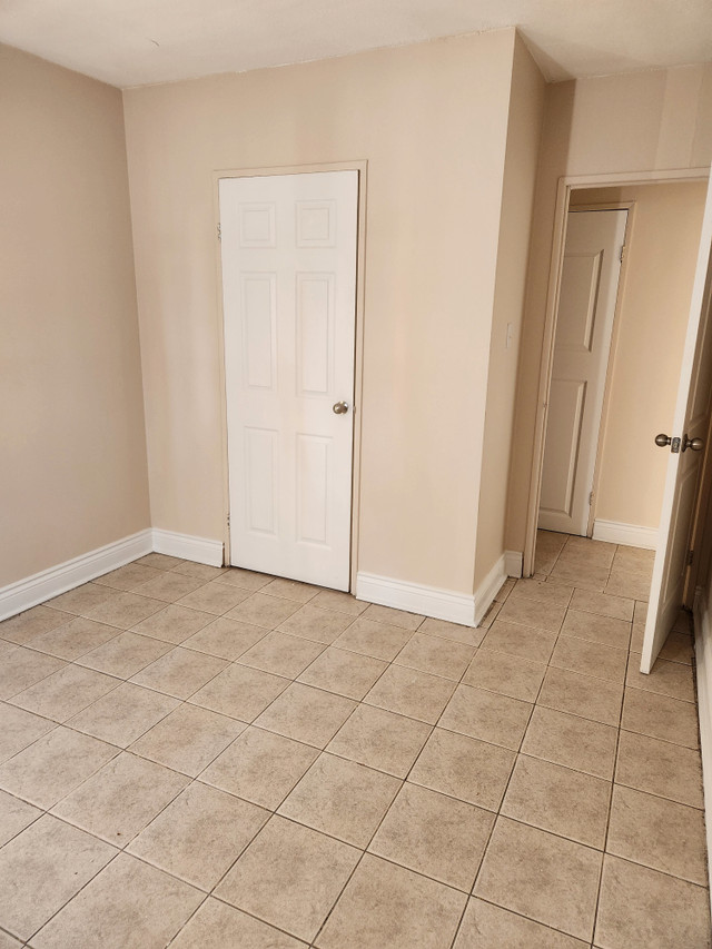 BEAUTIFUL 2 BR APARTMENT IN WALLACEBURG PERFECT FOR 50+!!! Long