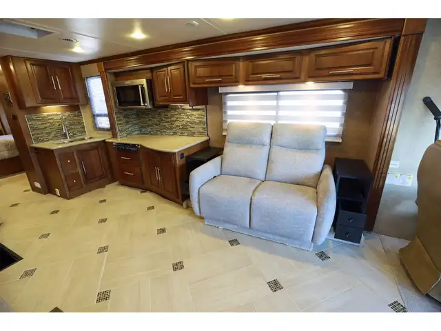 2015 Coachmen Encounter Classe A VR / RV FULL PAINT 3 Extensions in RVs & Motorhomes in Laval / North Shore - Image 7