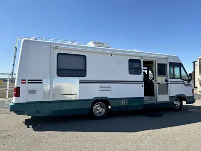 Welcome to Skyline RV Travel Centre! 1992 Chieftain 28RT