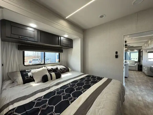 2025 Crossroads RV Redwood Regency 3721FDB Roulotte de parc 2025 in RVs & Motorhomes in Lanaudière - Image 20