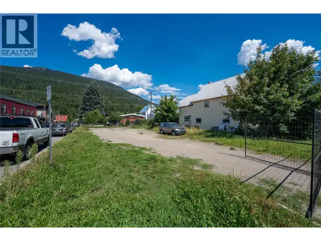200 Third Street E Revelstoke, British Columbia in Land for Sale in Revelstoke - Image 12