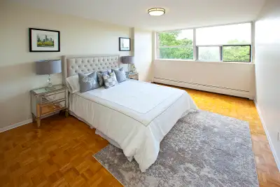 3 Bedroom Apartment- North York Don Valley Parkway Brookbanks Dr, View more