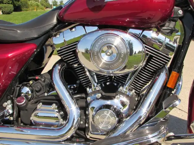 2004 Harley-Davidson FLHRSI Road King Custom in Sport Touring in Leamington - Image 11