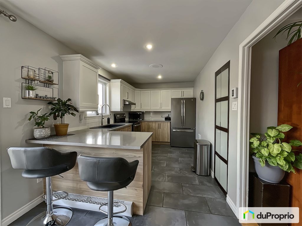 $519,900 - Townhouse for sale in Boisbriand — photo 1