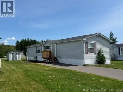 This beautiful 2 bedroom mini home offers a nice bright open concept floor plan yet gives the beat p...