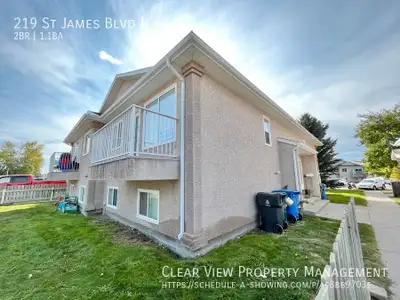 Bright and modern 2 bedroom, 1.5 bathroom townhome!