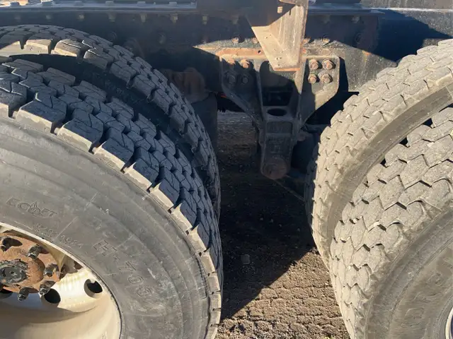 2016 Kenworth T800 in Heavy Trucks in Calgary - Image 9