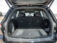 Welcome to 400 Chrysler Dodge Jeep Ram. Fresh oil change, | Fully detailed, 4WD. This vehicle is a d... (image 7)