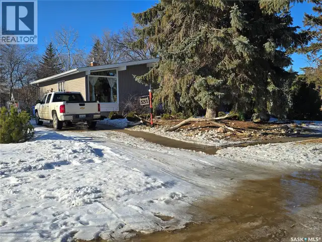 531 Scott STREET Weyburn, Saskatchewan in Houses for Sale in Regina - Image 3