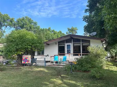 R26//Winnipeg Beach/Its time to live at the Beach!This year round 1224 sqft, 3 bedroom home in Winni...