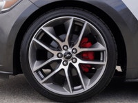 Key Features: Premium Alloy Wheels, Red Calipers, Keyless Entry, Blind Spot Mirrors, Heated side Mir... (image 8)