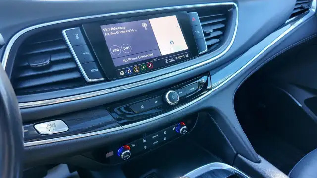 2020 Buick Enclave Essence Essence AWD // Sun & Navigation Pk...6050330835747020815